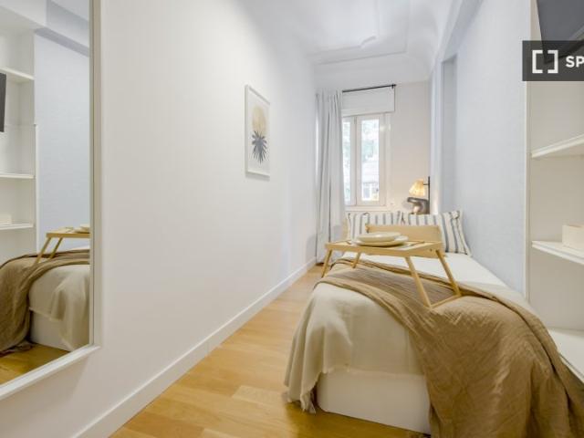 Habitación en piso compartido en alquiler en Argüelles, Madrid
