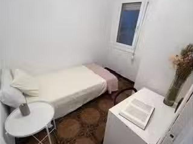 Habitación en piso compartido en alquiler en Badalona