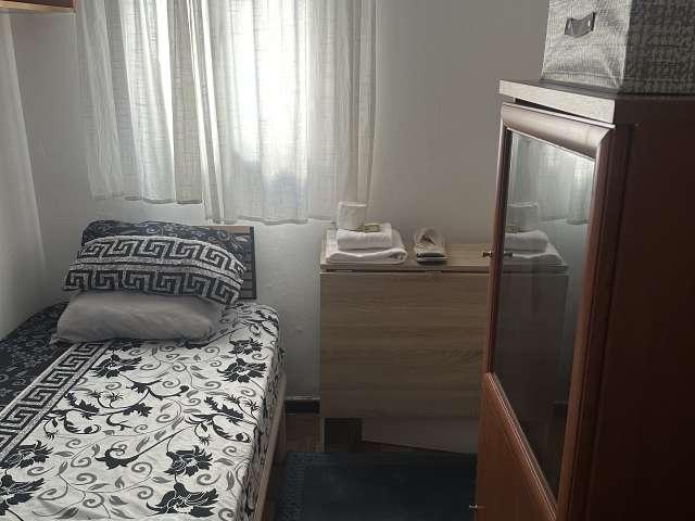 Habitación en piso compartido de 4 habitaciones en Canillas, Madrid