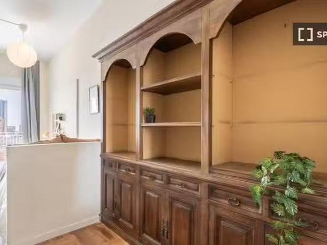Habitación en piso compartido en alquiler en Castillejos, Madr.