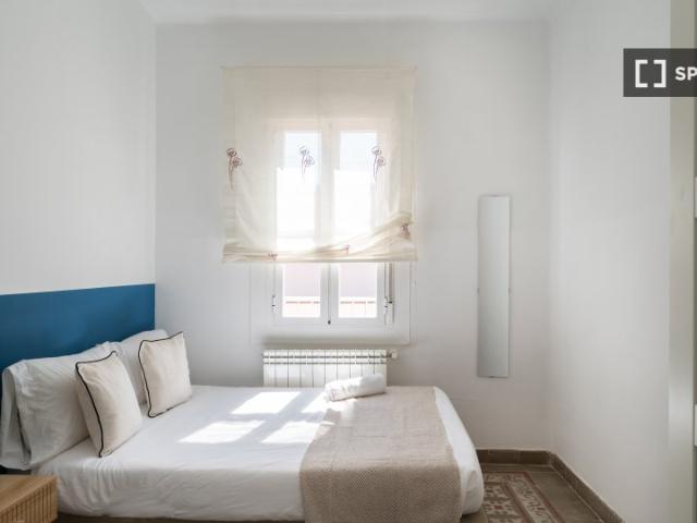Habitación en piso compartido en alquiler en Castillejos, Madrid