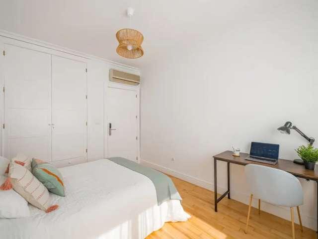 Habitación en piso compartido en alquiler en Castillejos, Madrid