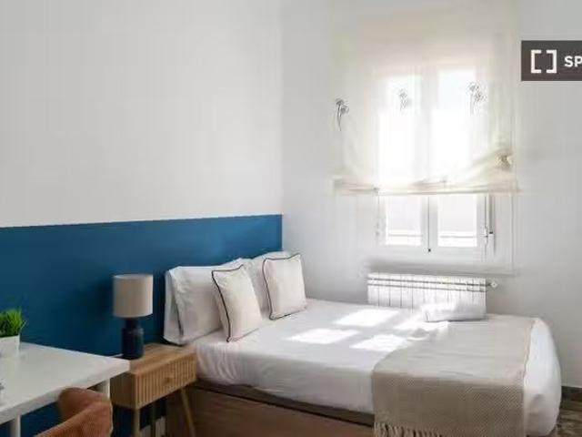 Habitación en piso compartido en alquiler en Castillejos, Madrid