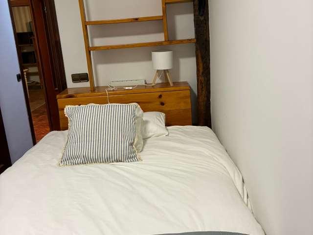 Habitación en piso compartido en alquiler en Casco Viejo, Bilbao