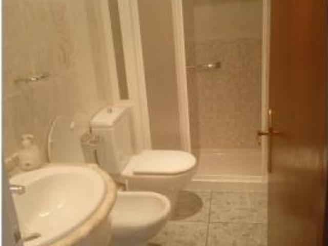 Habitación en piso compartido en alquiler en Ciutat Meridiana, ideal para profesionales y estudiante