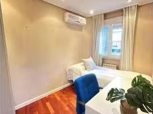 Habitación en piso compartido en alquiler en Comillas, Madrid