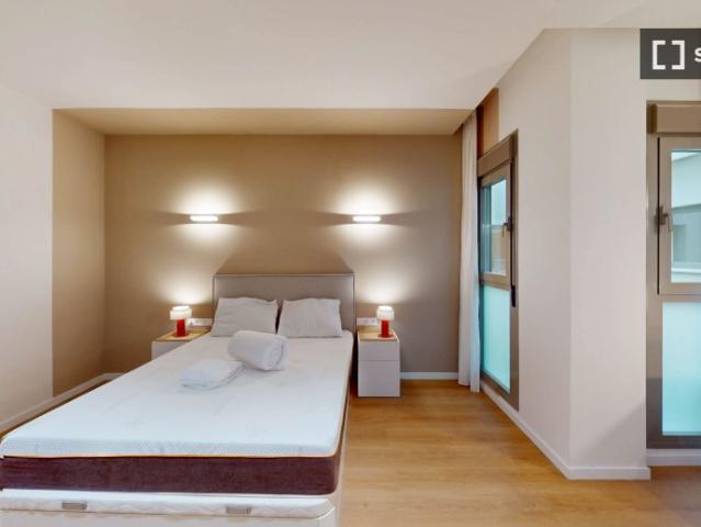 Habitación en piso compartido en alquiler en Cuatro Caminos, Madrid