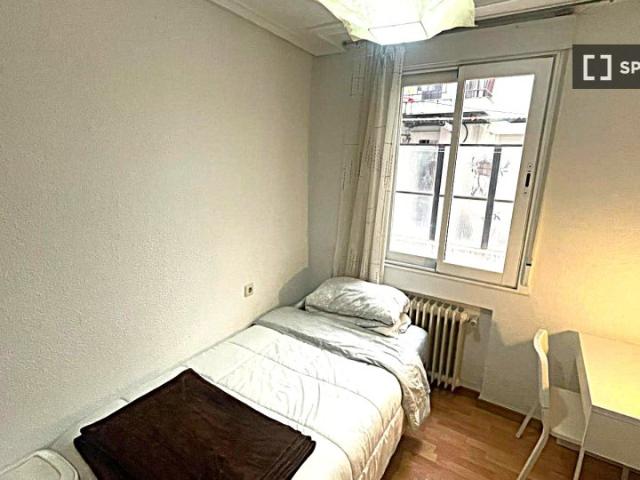 Habitación en piso compartido en alquiler en Cuatro Caminos, Madrid