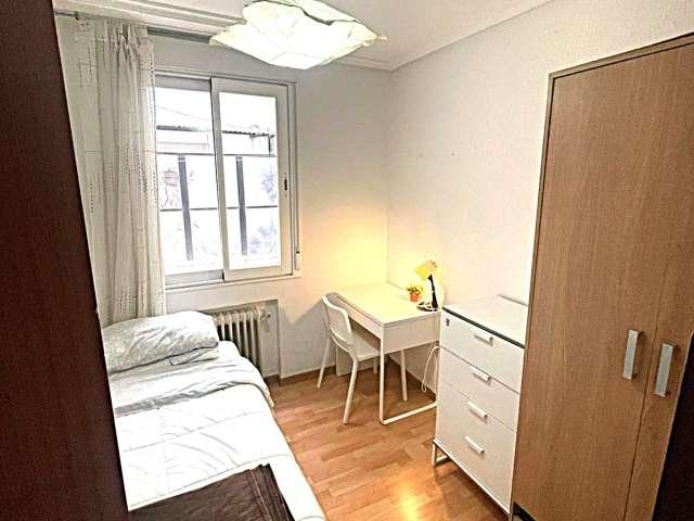 Habitación en piso compartido en alquiler en Cuatro Caminos, Madrid