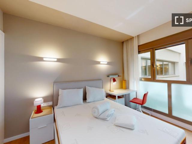 Habitación en piso compartido en alquiler en Cuatro Caminos, Madrid