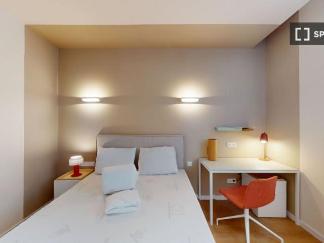 Habitación en piso compartido en alquiler en Cuatro Caminos, Madrid