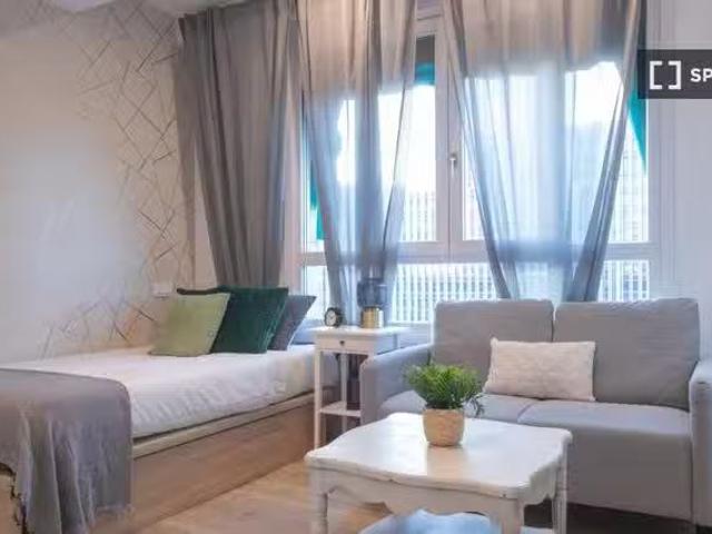 Habitación en piso compartido en alquiler en El Viso, Madrid