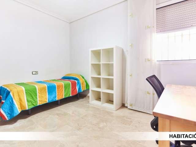 Habitación en piso compartido en alquiler en El Cerro, Sevilla