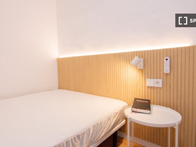 Habitación en piso compartido de 6 habitaciones en El Raval, Barcelona