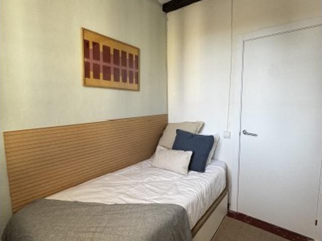 Habitación en piso compartido en alquiler en El Raval, Barcelona