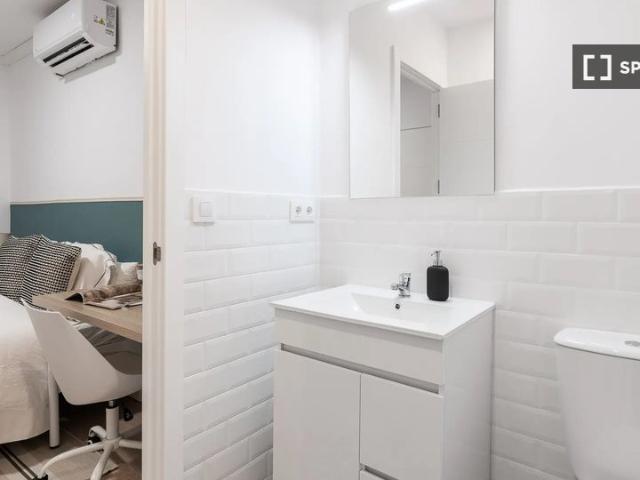Habitación en piso compartido en alquiler en El Raval, Barcelona