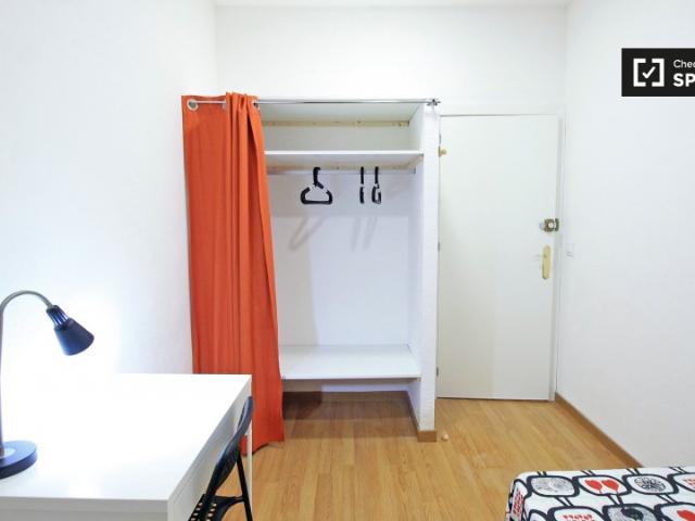 Habitación en piso compartido en alquiler en El Raval, Barcelona