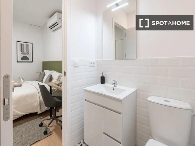 Habitación en piso compartido en alquiler en El Raval, Barcelona