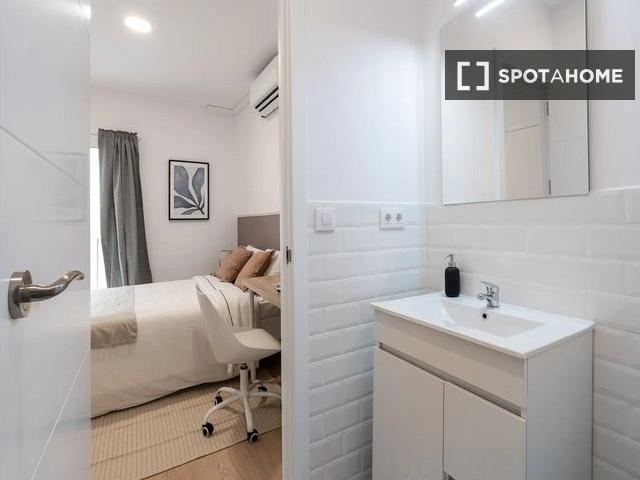 Habitación en piso compartido en alquiler en El Raval, Barcelona
