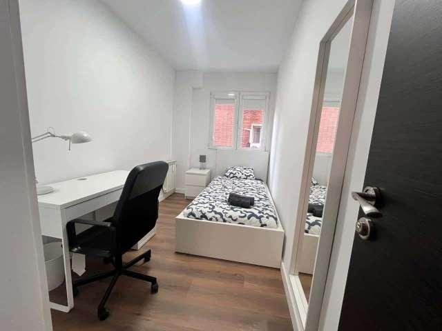 Habitación en piso compartido en alquiler en Embajadores, Madrid