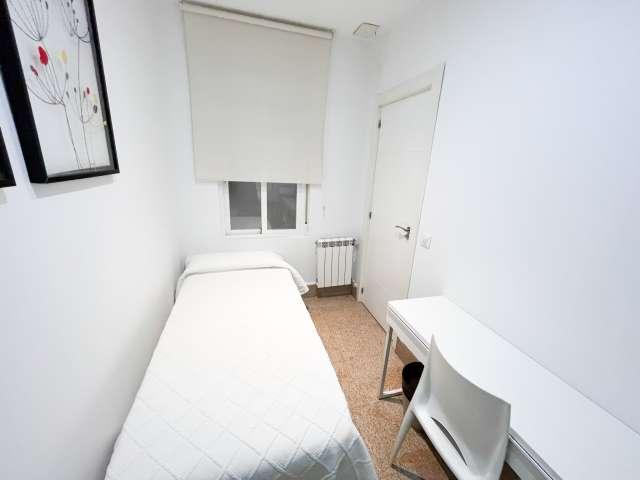 Habitación en piso compartido en alquiler en Embajadores, Madrid