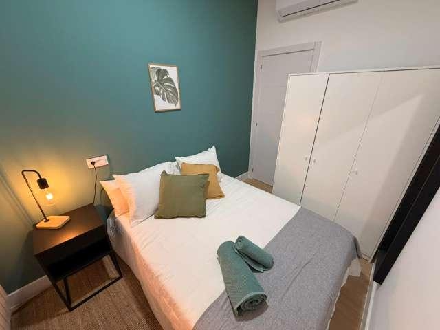 Habitación en piso compartido en alquiler en Embajadores, Madrid