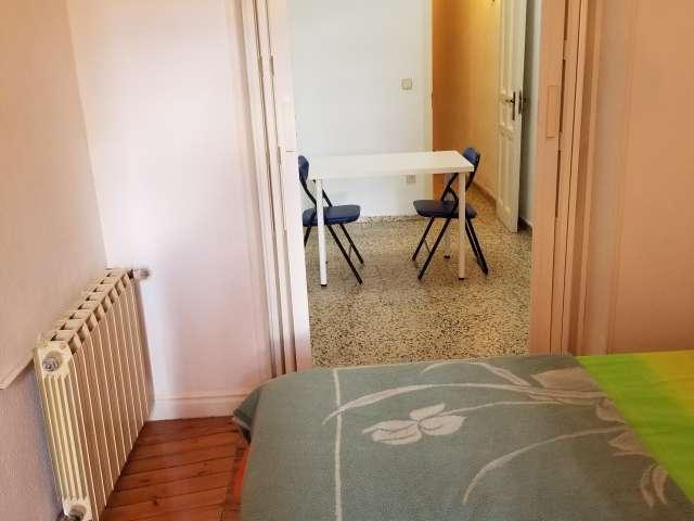 Habitación en piso compartido en alquiler en Embajadores, Madrid