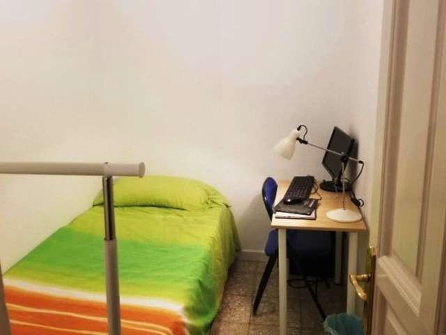 Habitación en piso compartido en alquiler en Embajadores, Madrid