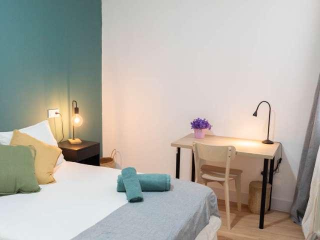 Habitación en piso compartido en alquiler en Embajadores, Madrid