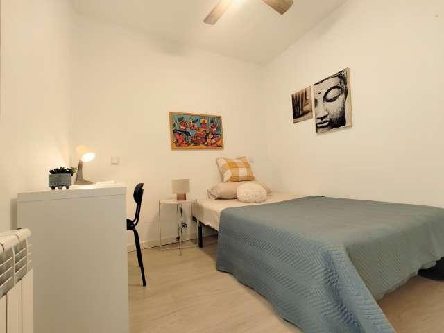 Habitación en piso compartido en alquiler en Embajadores, Madrid