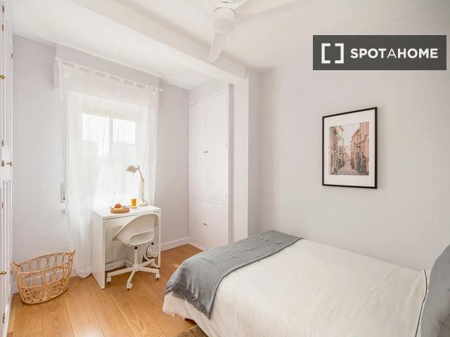 Habitación en piso compartido en alquiler en Estrella, Madrid