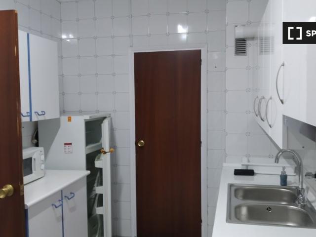 Habitación en piso compartido en alquiler en La Salut, Barcelona