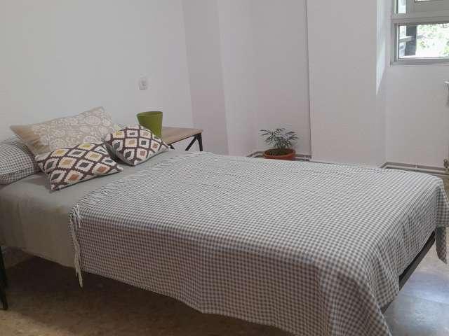 Habitación en piso compartido de 3 habitaciones en alquiler en Campamento