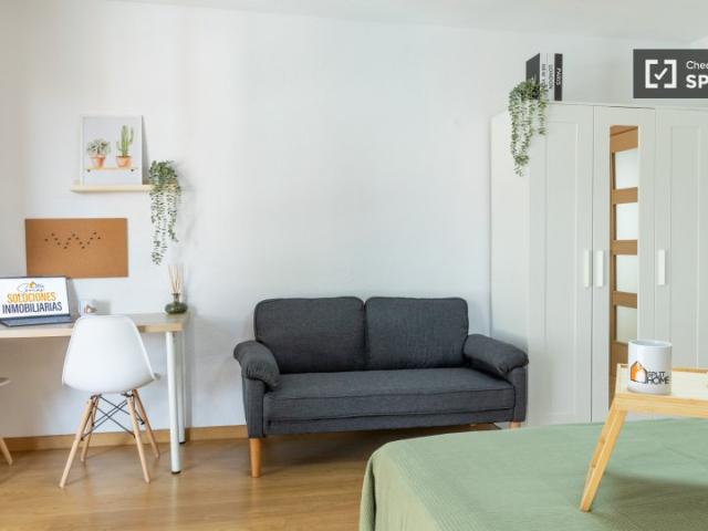 Habitación en alquiler en Los Rosales, Madrid