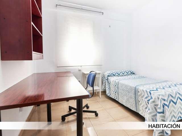 Habitación en piso compartido en alquiler en Los Remedios, Sevilla