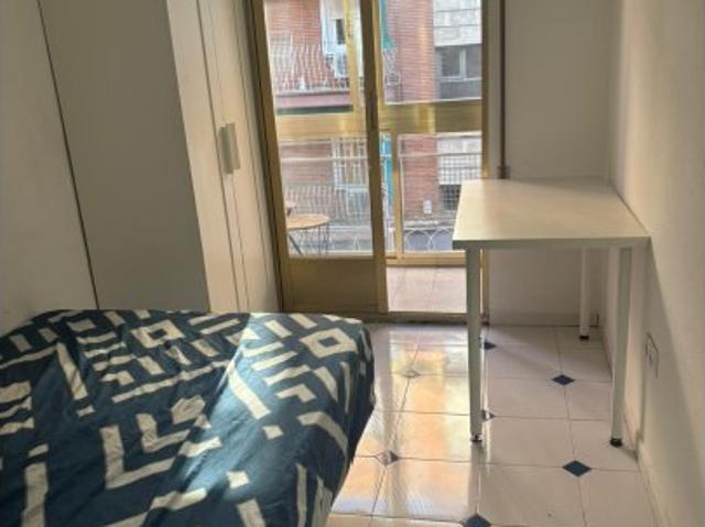Habitación en piso compartido en alquiler en Moscardó, Madrid