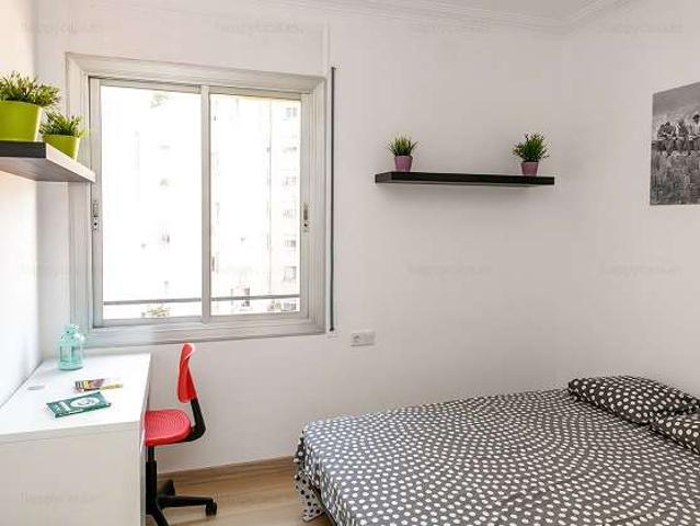 Habitación en piso compartido en alquiler en Navas, Barcelona