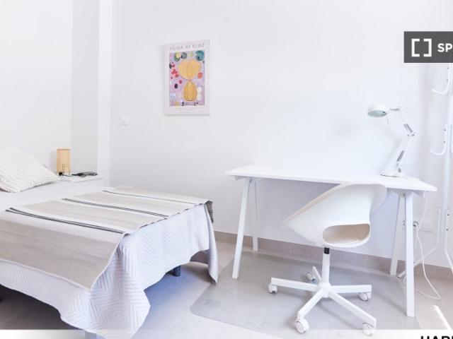 Habitación en piso compartido en alquiler en Nervión, Sevilla
