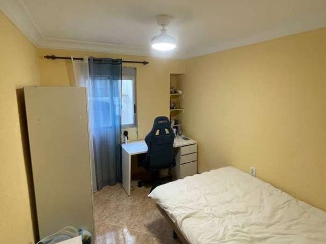 Habitación en piso compartido en Nou Moles, Valencia