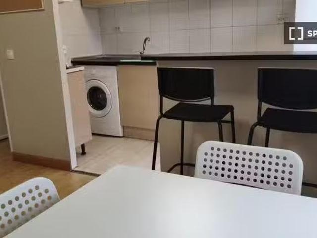 Habitación en piso compartido en alquiler en Numancia, Madrid