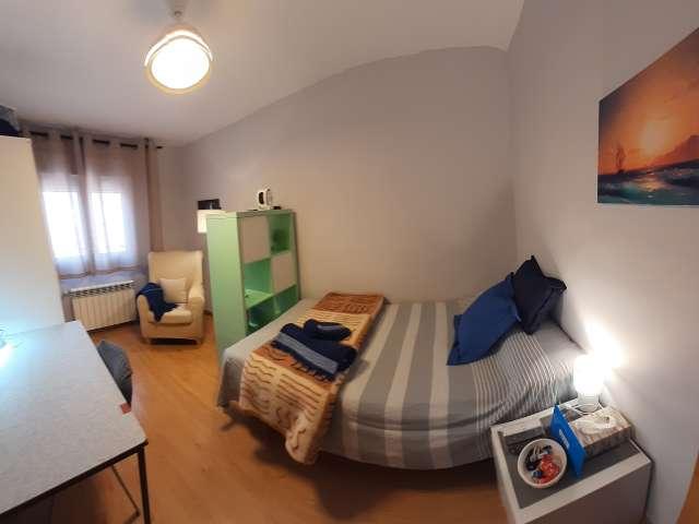 Habitación en piso compartido en alquiler en Numancia, Madrid
