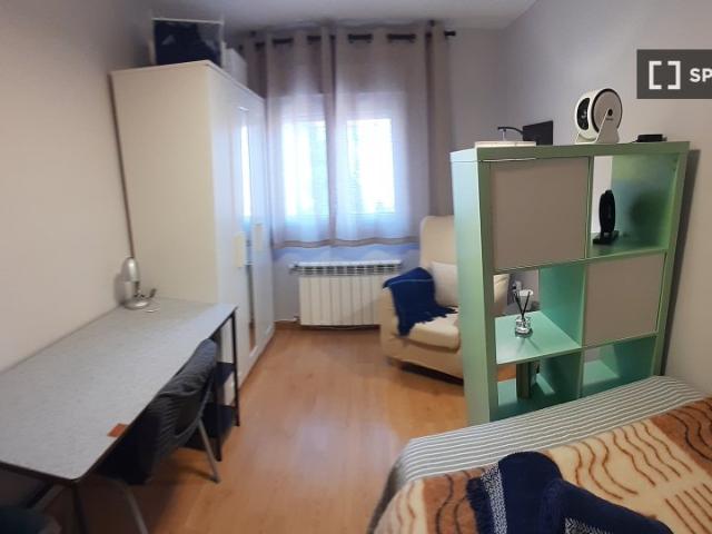 Habitación en piso compartido en alquiler en Numancia, Madrid