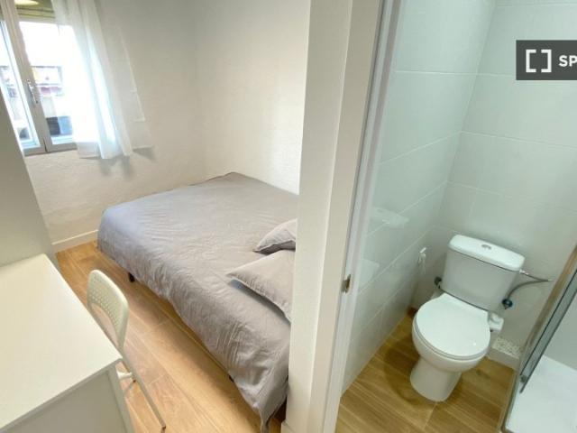 Habitación en piso compartido en alquiler en Numancia, Madrid