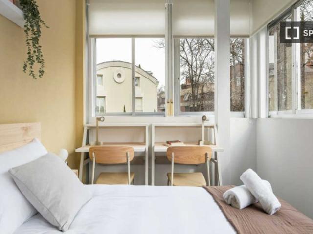 Habitación en piso compartido en alquiler en Nueva España, Madrid