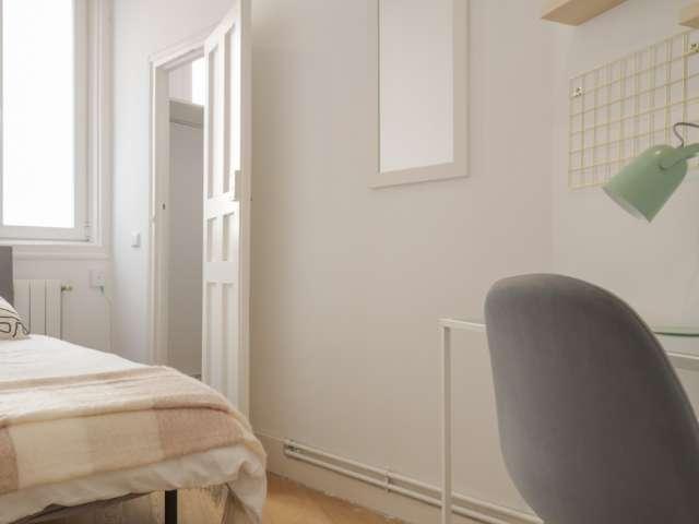 Habitación en piso compartido de 8 habitaciones en Palacio, Madrid