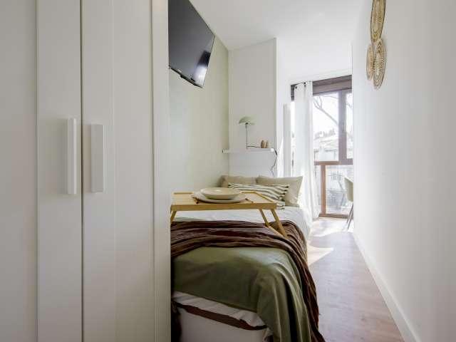 Habitación en piso compartido en alquiler en Peñagrande, Madrid