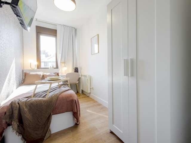 Habitación en piso compartido en alquiler en Peñagrande, Madrid
