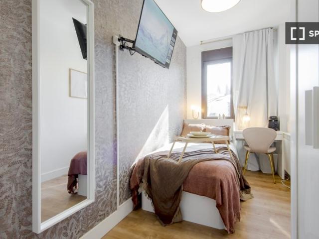 Habitación en piso compartido en alquiler en Peñagrande, Madrid