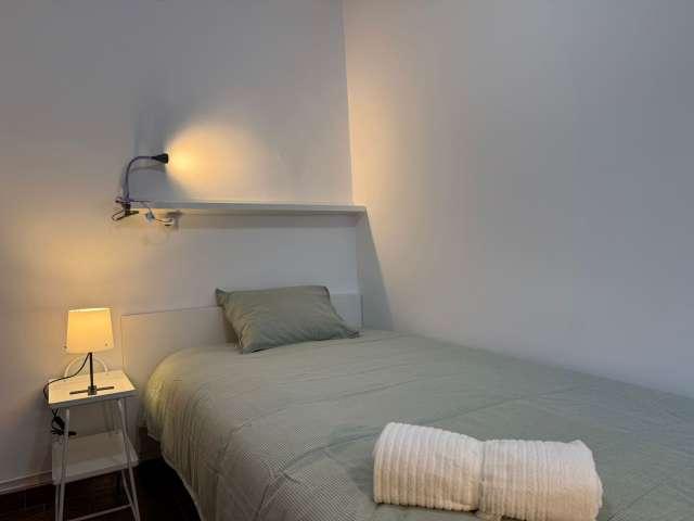 Habitación en piso compartido en alquiler en Peñagrande, Madrid