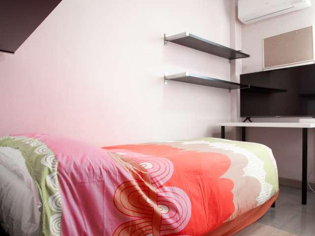 Habitación en piso compartido en alquiler en Peñagrande, Madrid